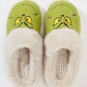 American Eagle women’s slippers size 5
